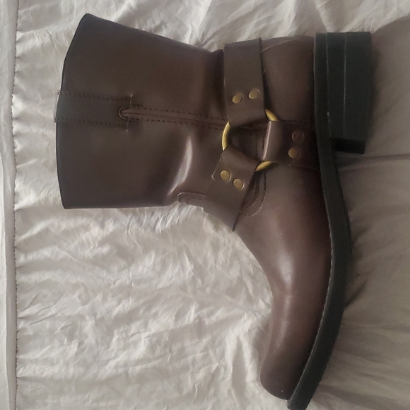 Brown leather boot - Picture 2 of 2